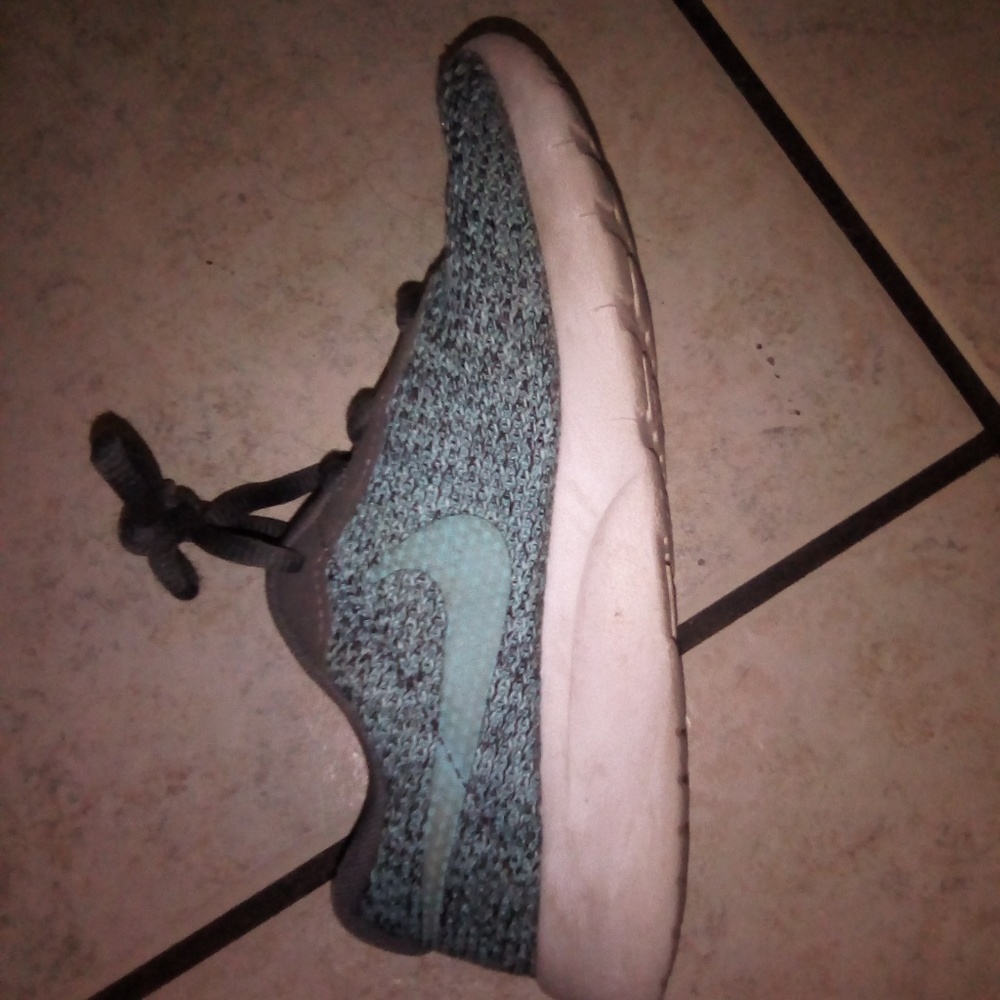 Nike shoes girl size 11.  Light blue color.